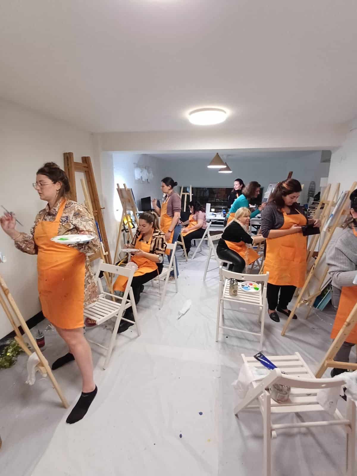 מציירים חוויה – בהנחיית ויטלינה מוחין מציירים חוויה - בהנחיית ויטלינה מוחין